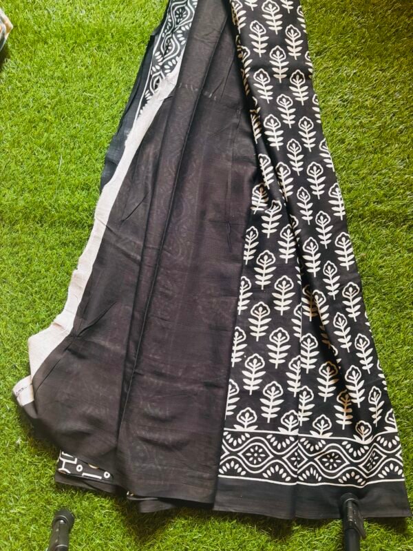 Malmal cotton saree - Image 4