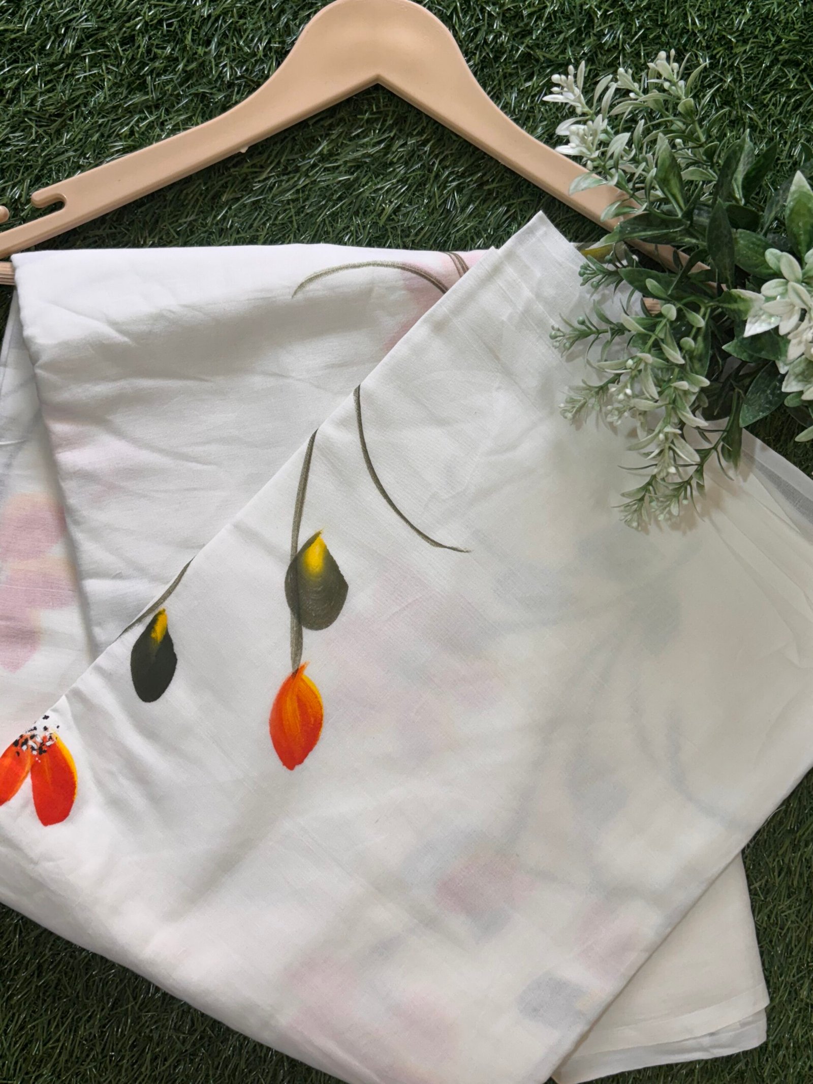 Malmal hand print saree - Image 3