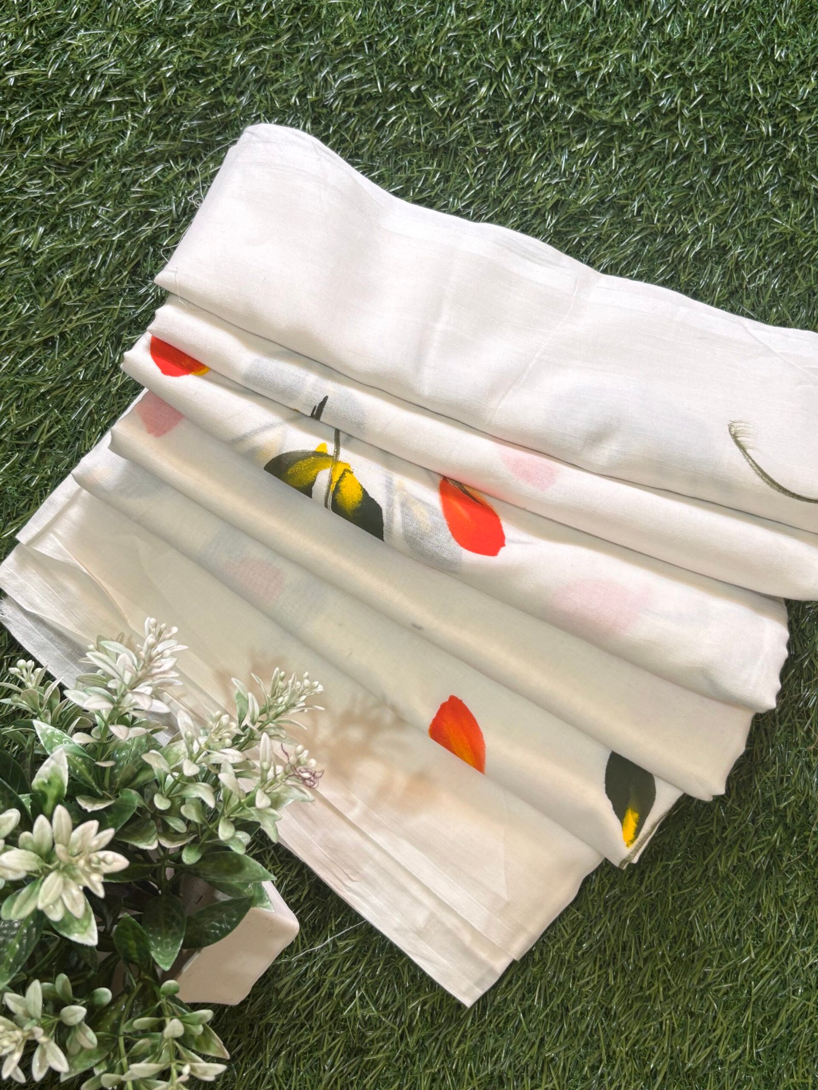 Malmal hand print saree - Image 2